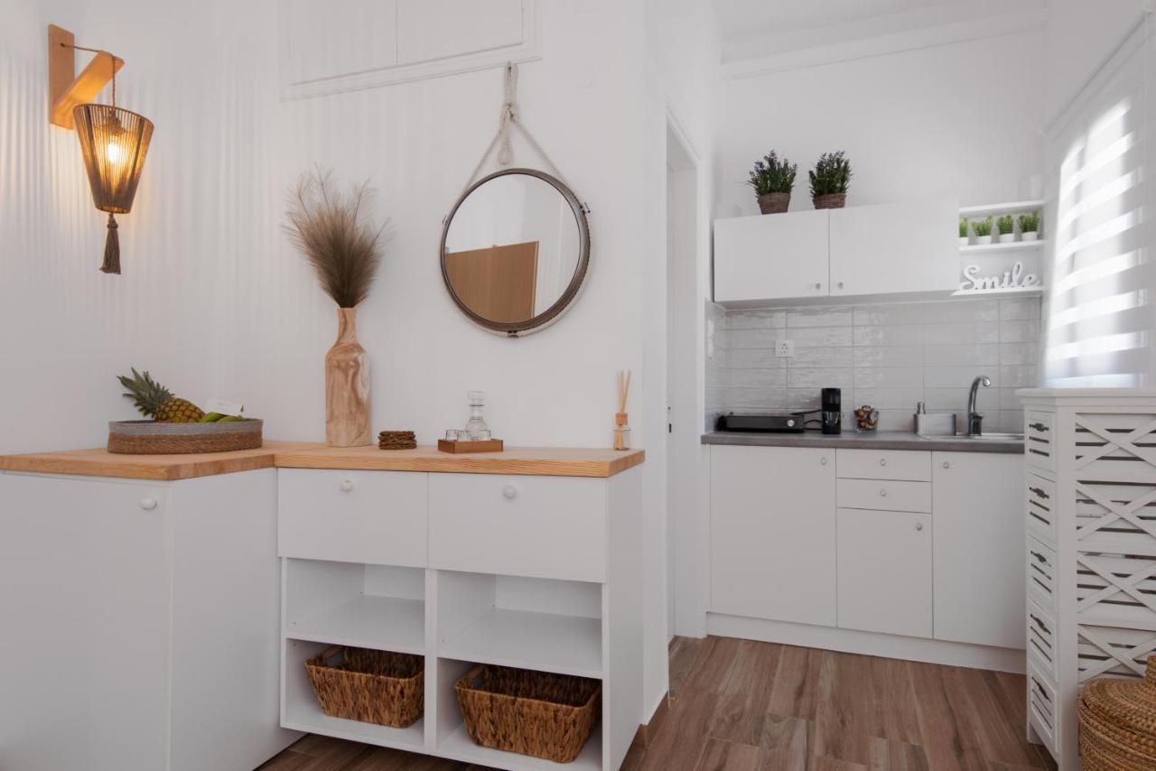 Miles Away Luxury Apartments Platis Gialos  Exterior photo